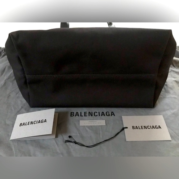 ❌SOLD❌🔥BALENCIAGA Beach Tote🔥 - Picture 9 of 12
